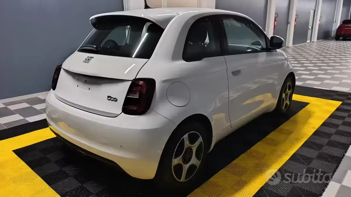 Usata Fiat 500e La Prima 42 kW (58 CV) 2021 Bianco Utilitaria