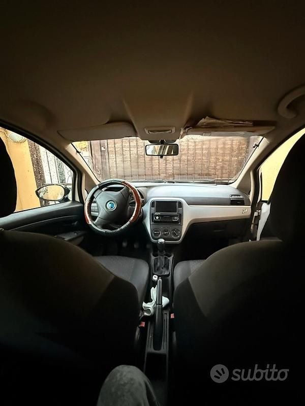 Usata Fiat Grande Punto 2005 Bianco Utilitaria