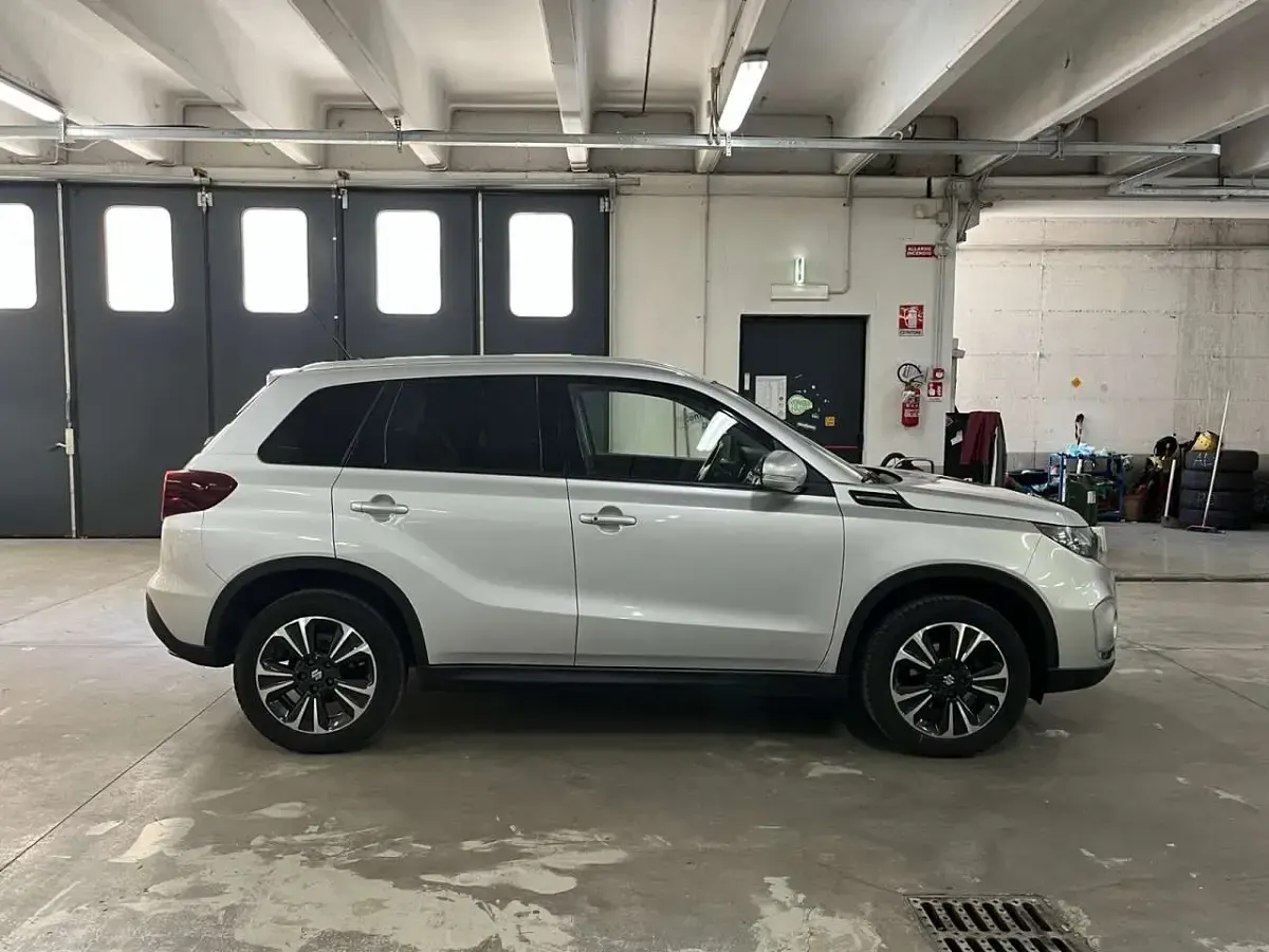 Usata Suzuki Vitara 129 CV (94 kW) 2021 001grigio argento SUV