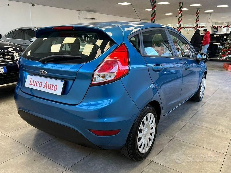 Usata Ford Fiesta 75 CV (55 kW) 2015 Azzurro Berlina