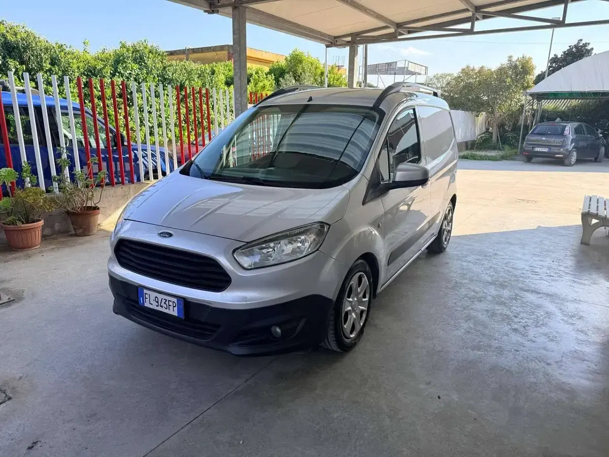 Usata Ford Transit Courier 75 CV (55 kW) 2017 Argento Furgone