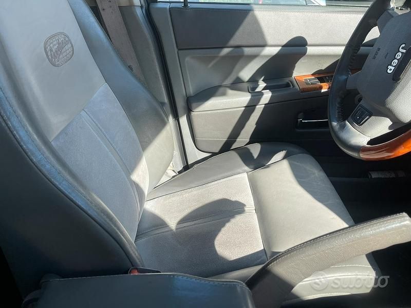 Usata Jeep Cherokee Overland 218 CV (160 kW) 2007 Nero SUV