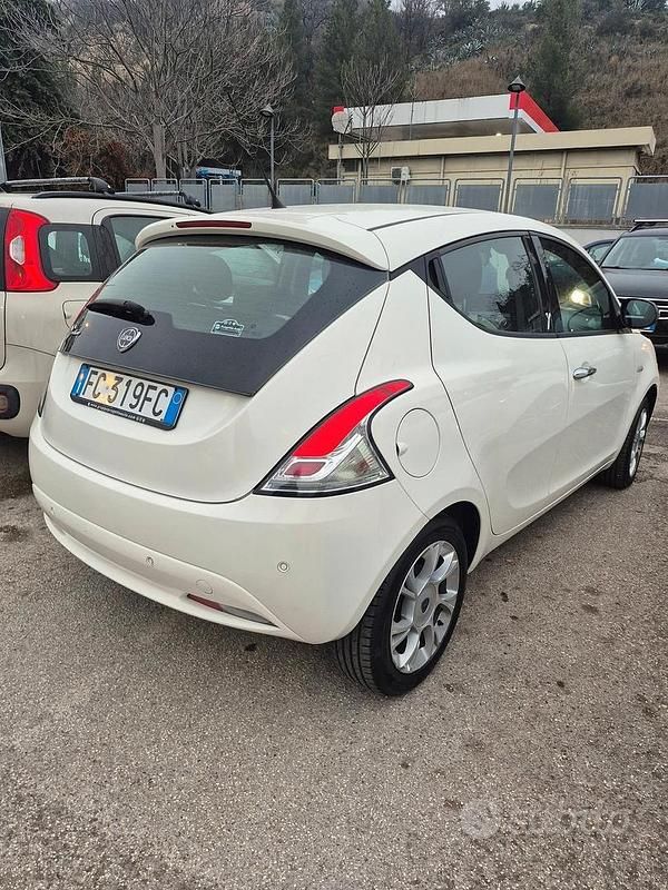 Usata Lancia Ypsilon 2016 Bianco Utilitaria