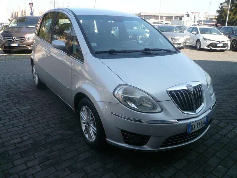 Argento Usata 2009 Lancia Musa Monovolume | 4500 € (Cara) - Immagine 1/4
