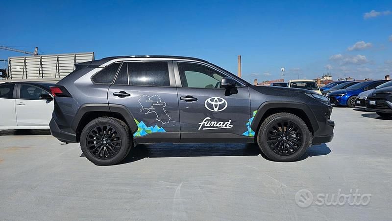 Usata Toyota RAV4 222 CV (163 kW) 2023 Grigio Station wagon