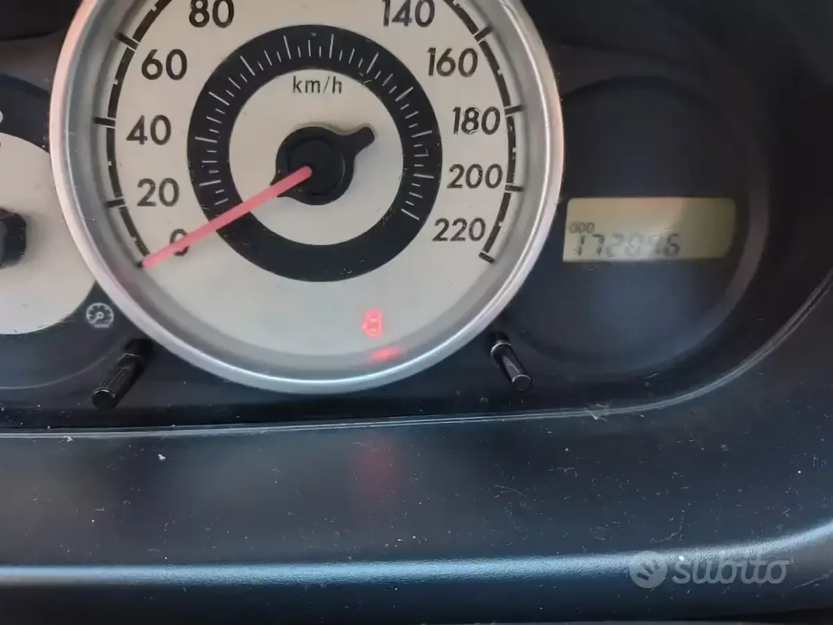 Usata Mazda 2 68 CV (50 kW) 2009 Grigio Utilitaria