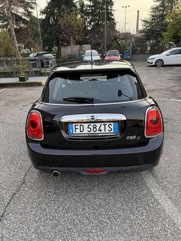 Usata Mini One D Business 95 CV (69 kW) 2016 Nero Utilitaria