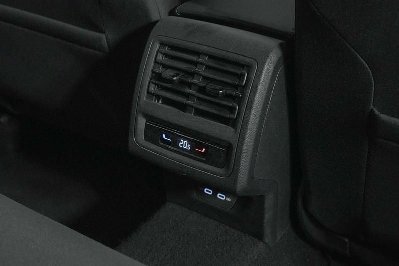 Usata VW Golf VIII Life 116 CV (85 kW) 2025 Blu