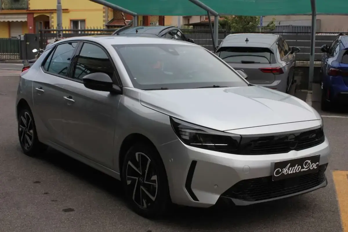Usata Opel Corsa 101 CV (74 kW) 2025 Argento Utilitaria