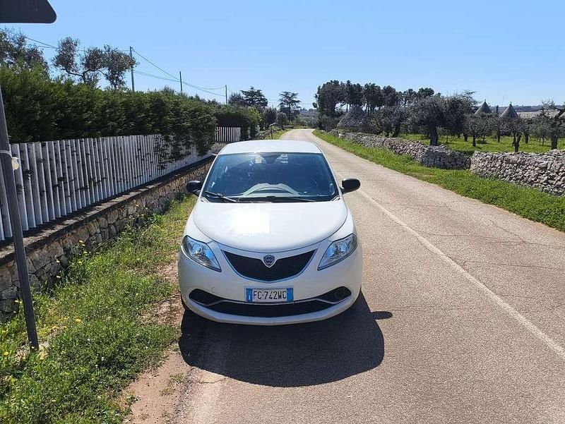 Usata Lancia Ypsilon 69 CV (50 kW) 2016 Utilitaria