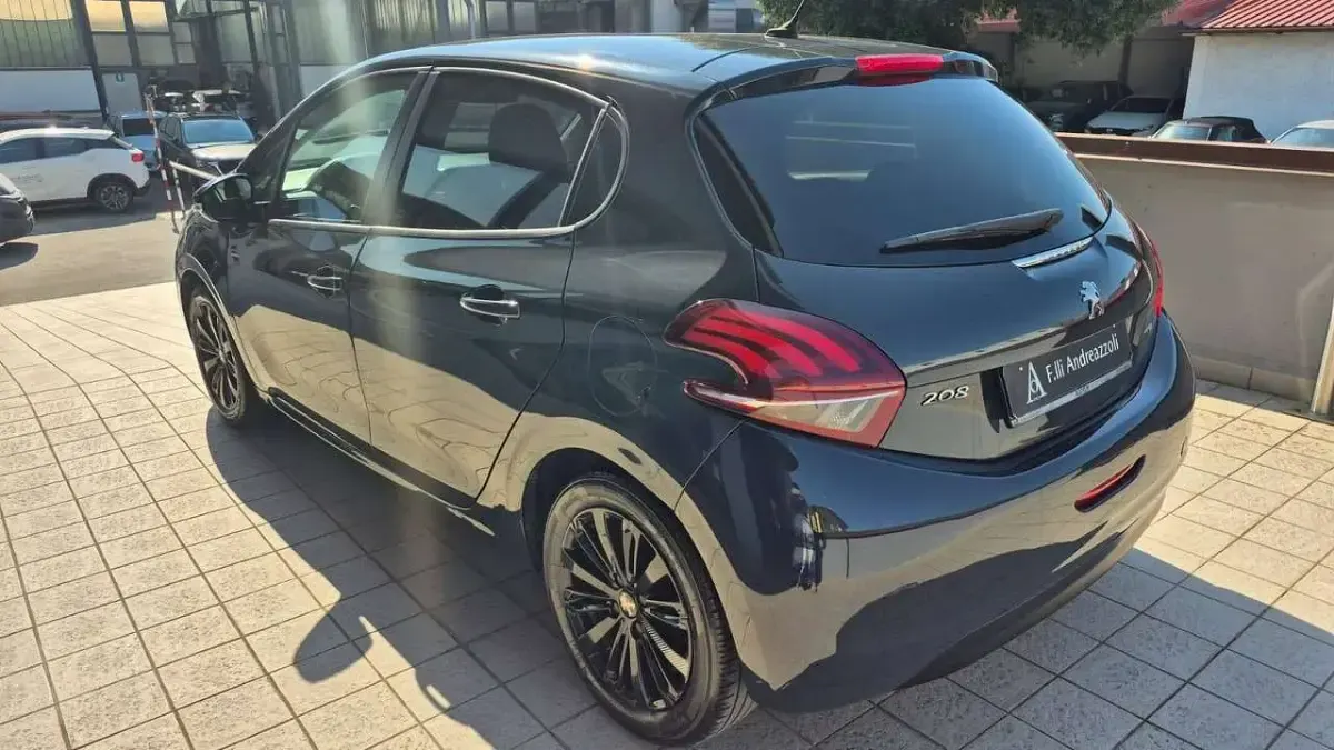 Begagnad Peugeot 208 82 HK (60 kW) 2018 Grå Halvkombi