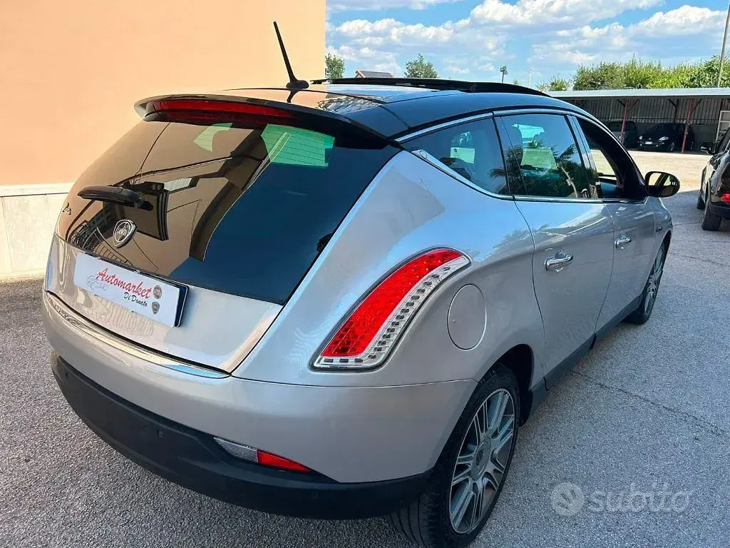 Usata Lancia Delta Platinum 190 CV (139 kW) 2011 Grigio Utilitaria
