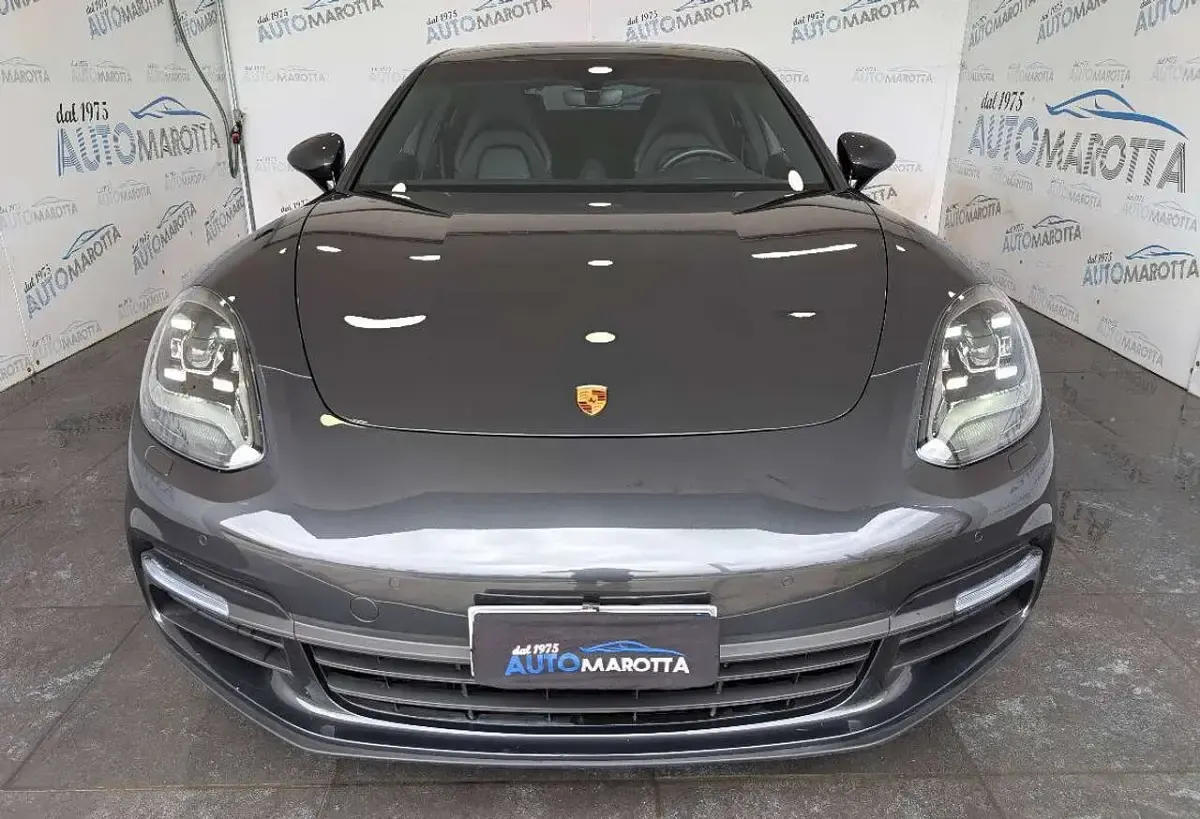 Usata Porsche Panamera 330 CV (242 kW) 2020 Grigio Berlina