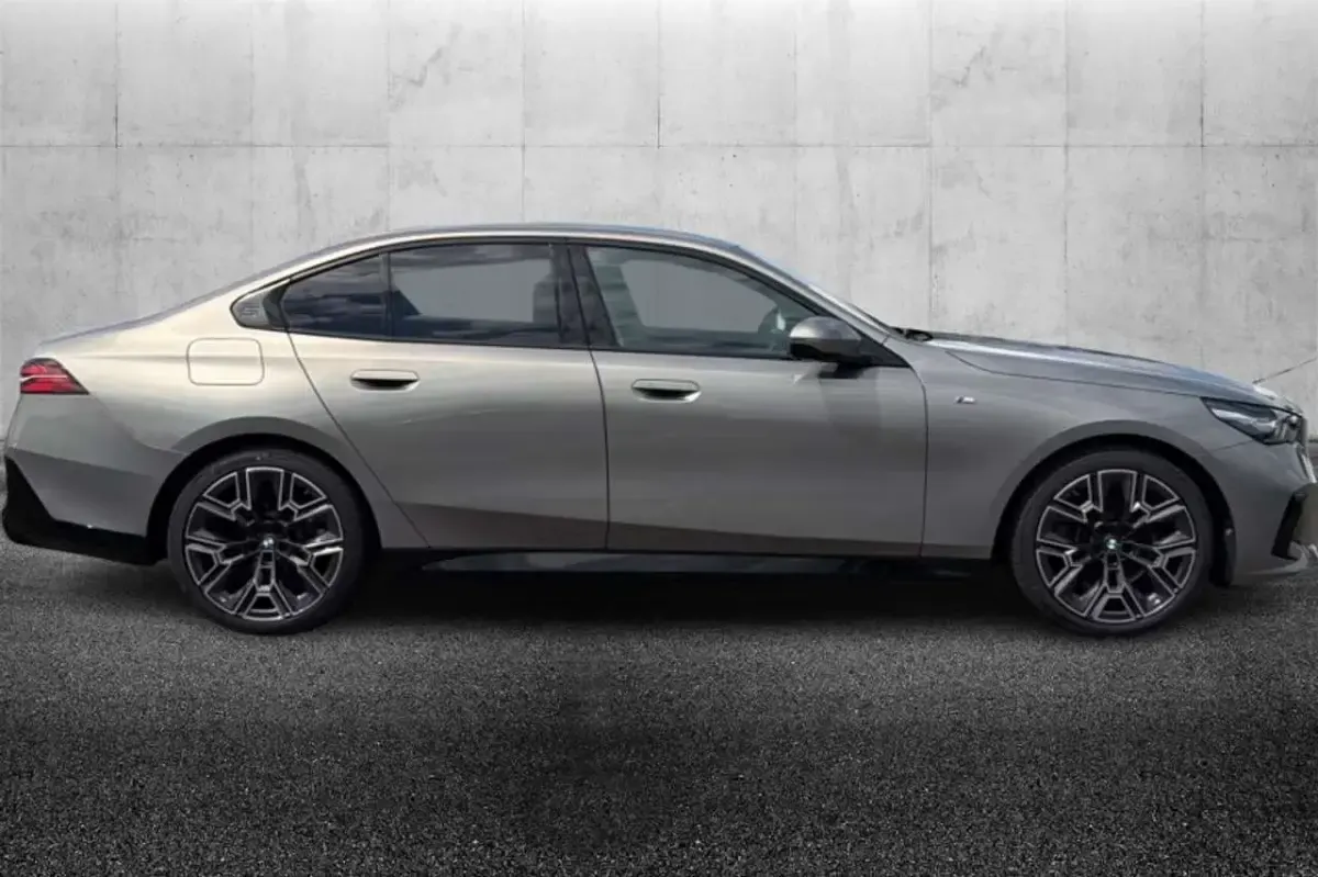 Usata BMW 520 M Sport 197 CV (144 kW) 2025 Grigio SUV