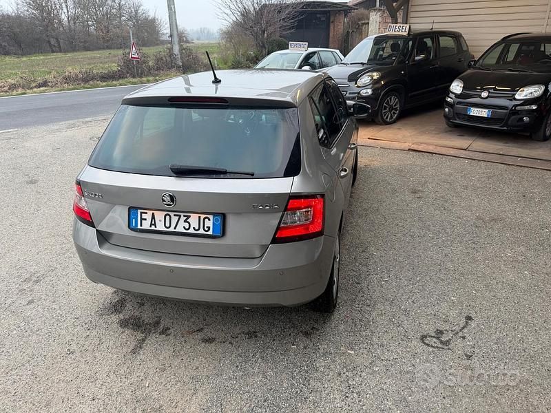 Usata Skoda Fabia Ambition 75 CV (55 kW) 2015 Grigio Berlina