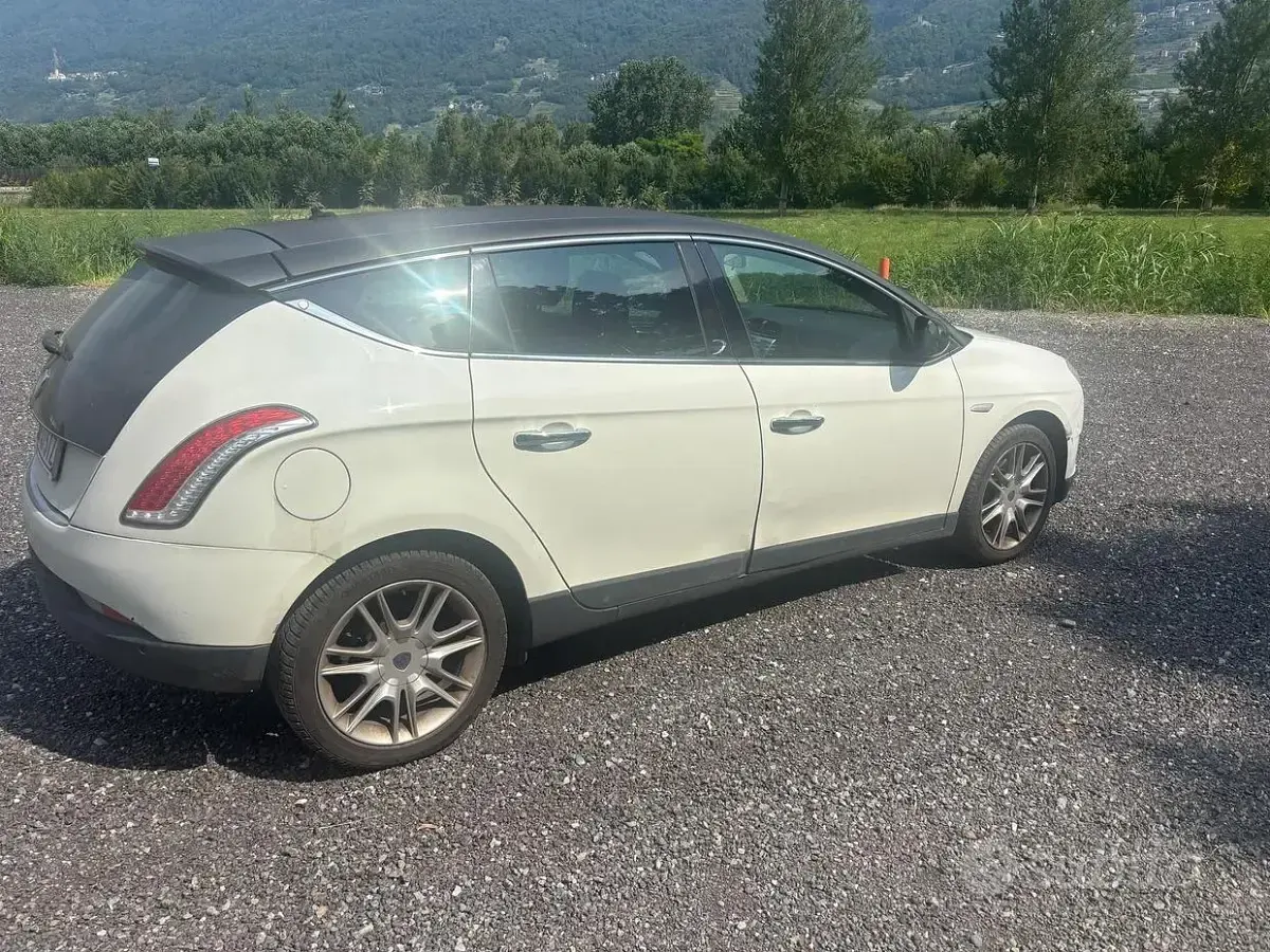 Usata Lancia 2000 165 CV (121 kW) 2011 Bianco Berlina