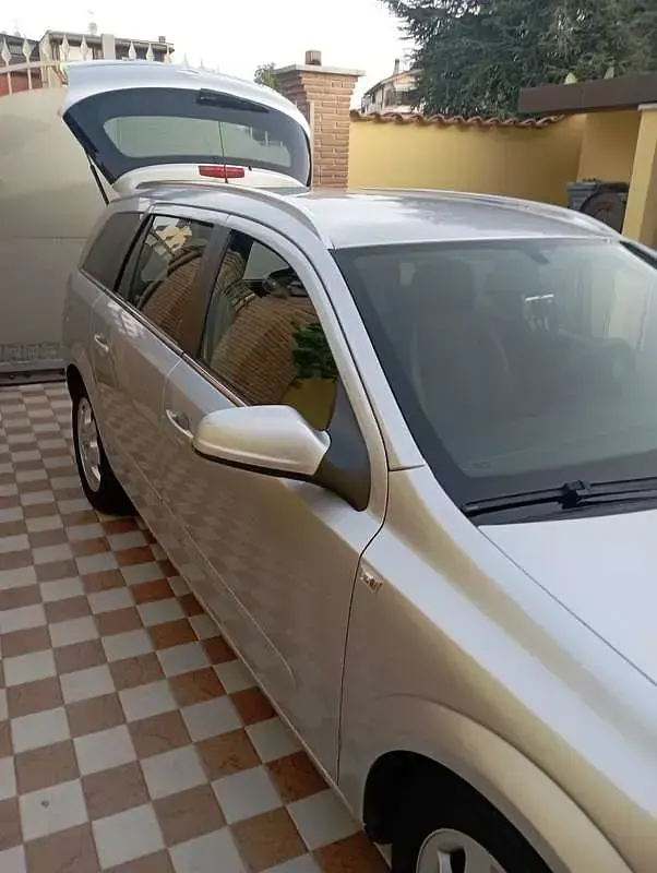 Usata Opel Astra Cosmo 116 CV (85 kW) 2007 Argento Station wagon