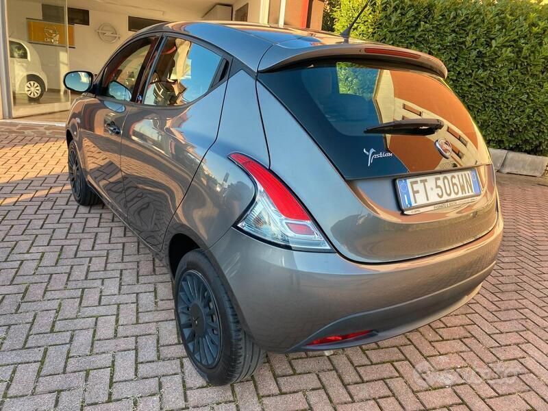 Usata Lancia Ypsilon 69 CV (50 kW) 2019 Grigio Utilitaria