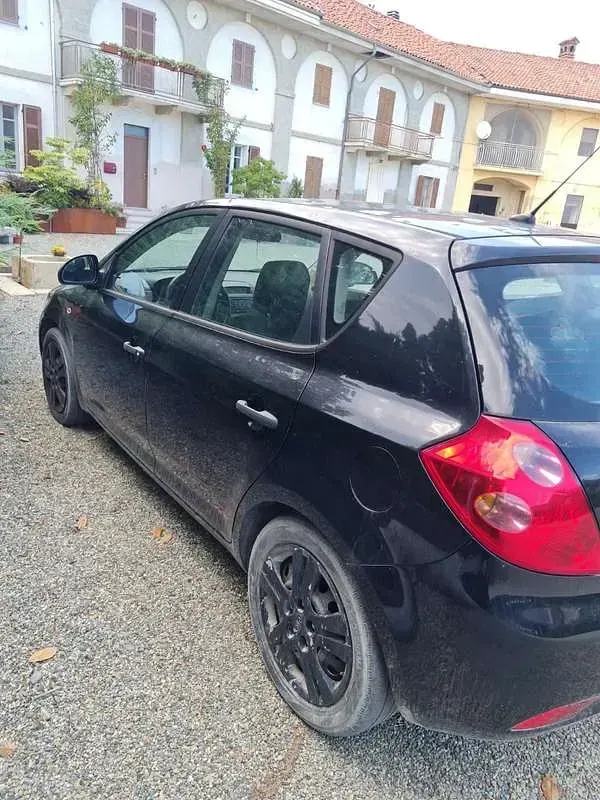 Usata Kia Ceed LX 90 CV (66 kW) 2007 Utilitaria