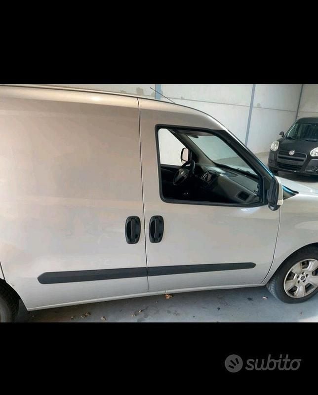 Usata Fiat Doblò 75 CV (55 kW) 2011 Bianco Monovolume
