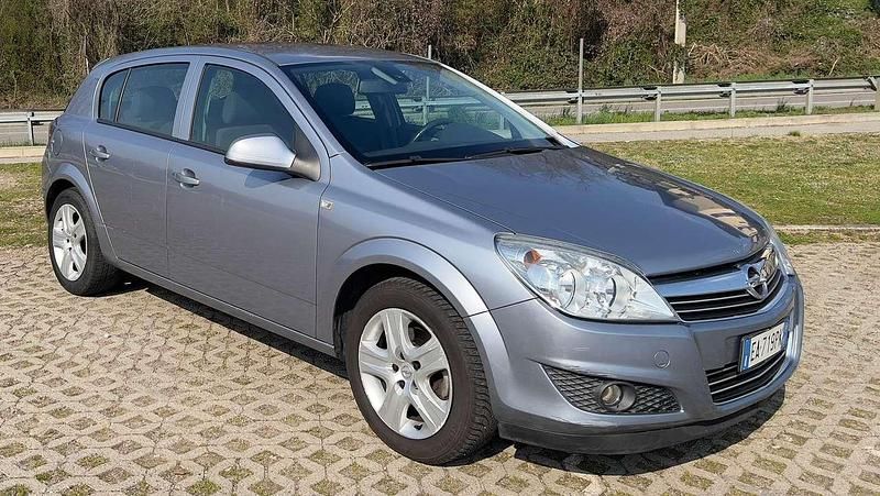 Usata Opel Astra Enjoy 90 CV (66 kW) 2010 Argento Berlina
