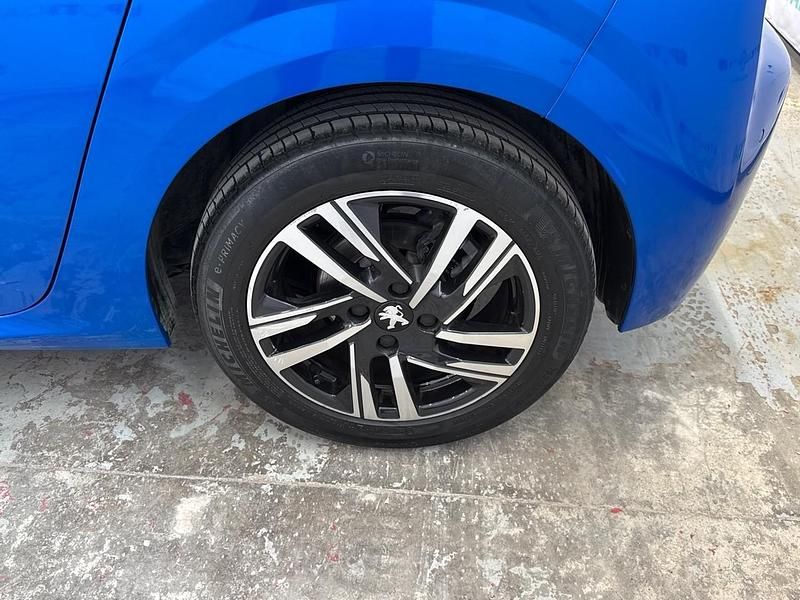 Usata Peugeot 208 Allure 101 CV (74 kW) 2023 Blu Utilitaria