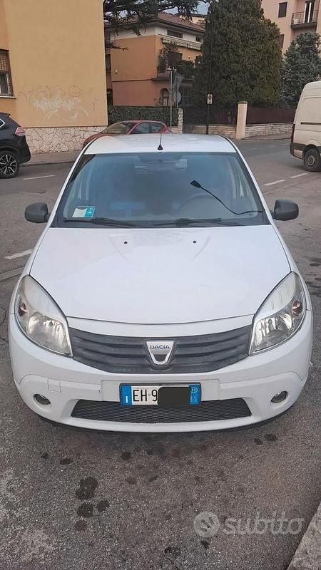 Usata Dacia Sandero Ambiance 75 CV (55 kW) 2011 Bianco Utilitaria