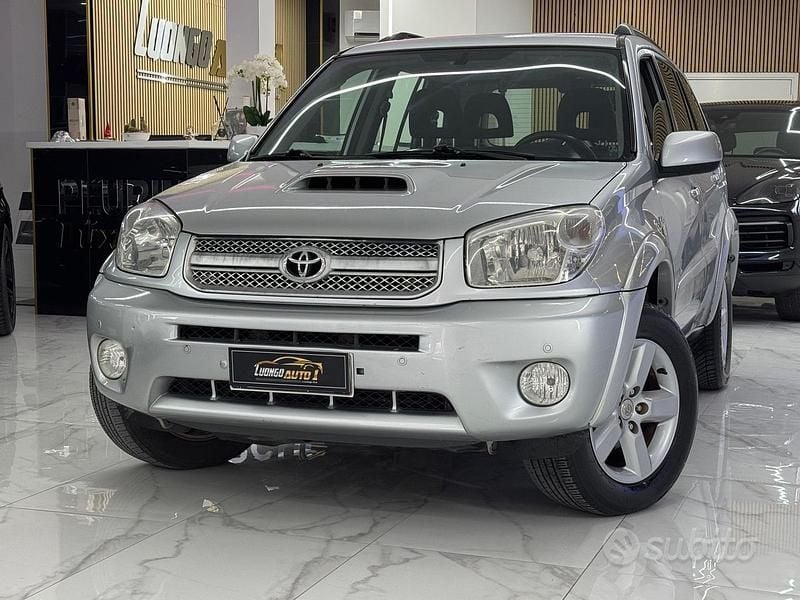 Usata Toyota RAV4 116 CV (85 kW) 2005 Grigio SUV