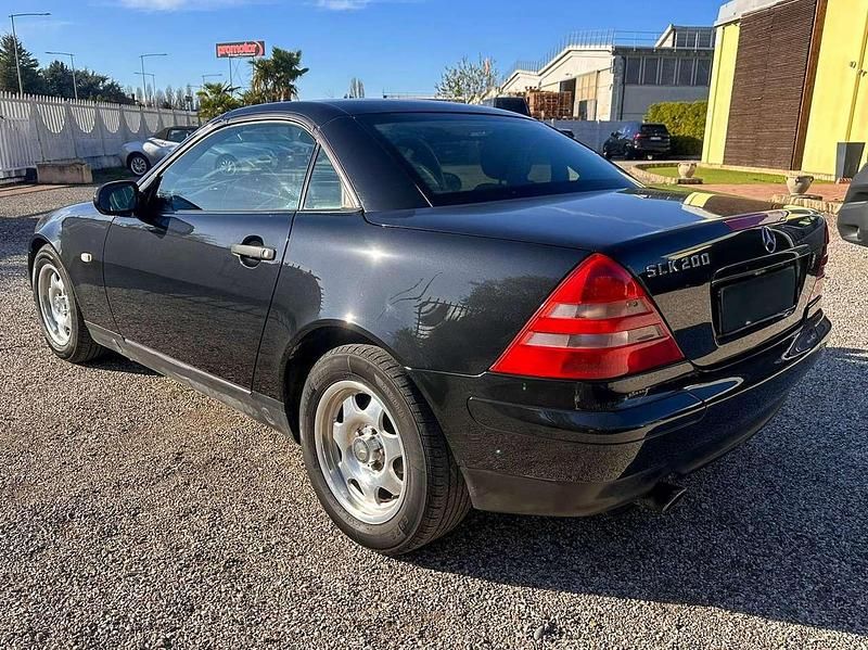 Usata Mercedes SLK200 136 CV (100 kW) 1998 Nero Cabrio