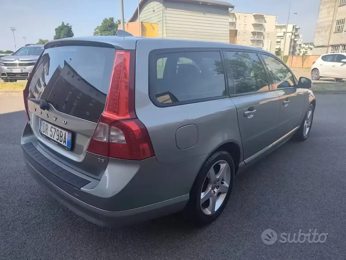 Usata Volvo V70 185 CV (136 kW) 2008 Grigio Station wagon
