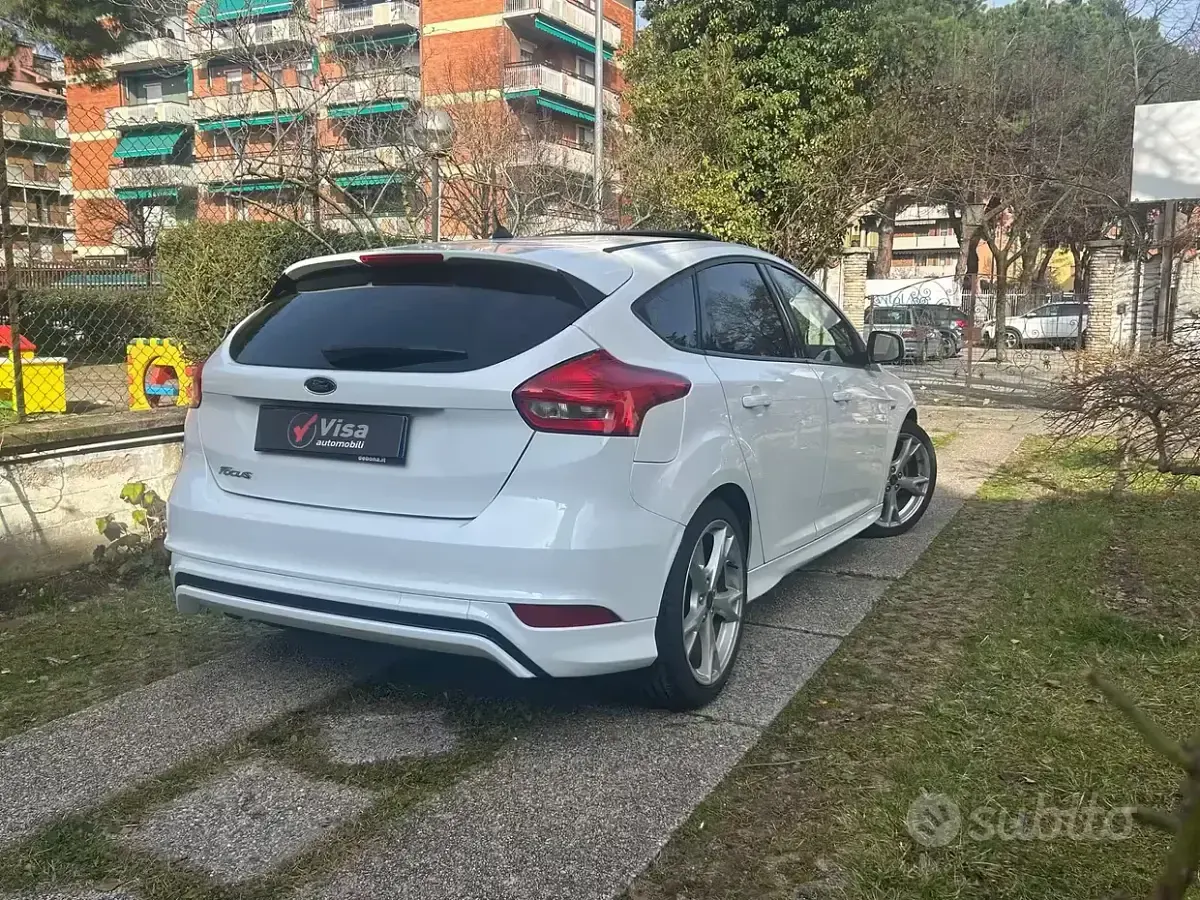 Usata Ford Focus ST-Line 120 CV (88 kW) 2017 Bianco Berlina