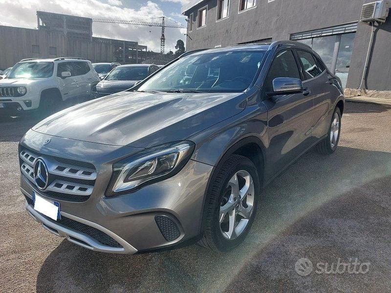 Begagnad Mercedes GLA200 136 HK (100 kW) 2018 Grå SUV