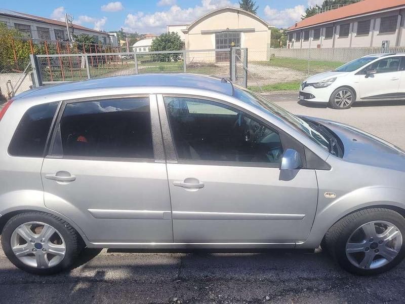 Usata Ford Fiesta 75 CV (55 kW) 2008 Berlina