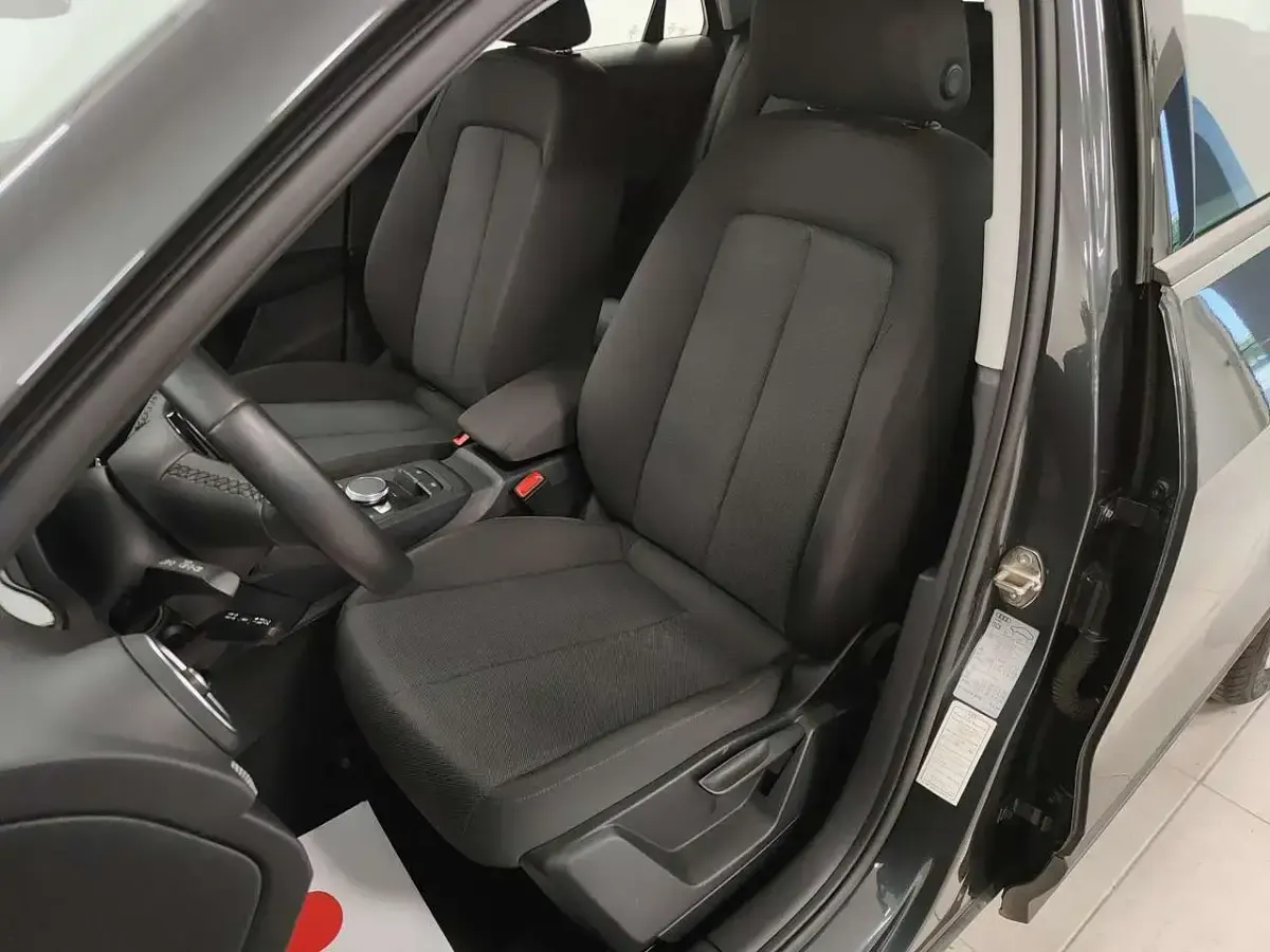 Usata Audi Q2 150 CV (110 kW) 2023 Grigio SUV