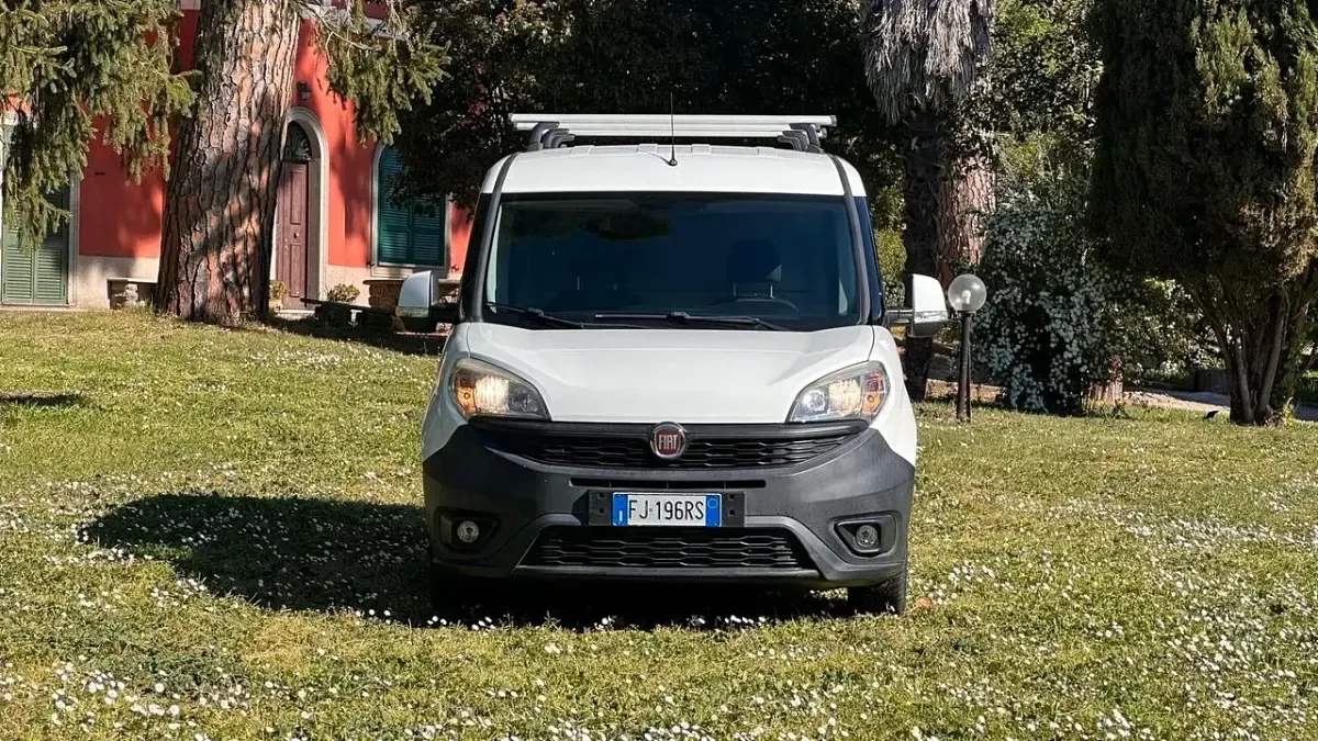 Usata Fiat Doblò 104 CV (76 kW) 2017 Bianco Monovolume