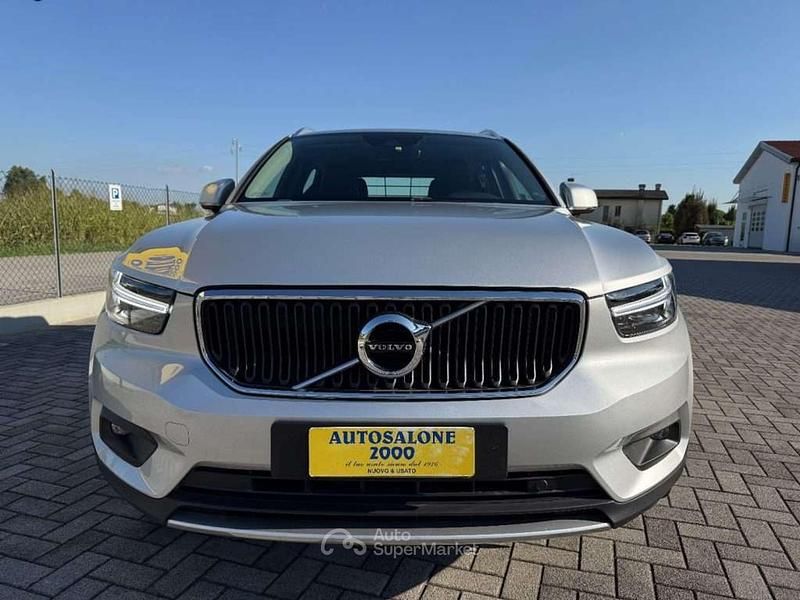Usata Volvo XC40 Momentum 150 CV (110 kW) 2018 Argento SUV