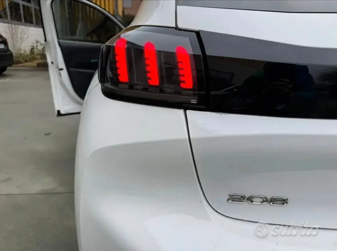 Usata Peugeot 208 101 CV (74 kW) 2020 Bianco Utilitaria