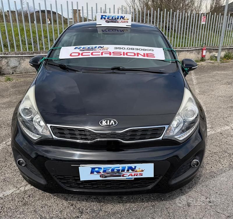 Usado Kia Rio Active 75 HP (55 kW) 2014 Preto Sedan