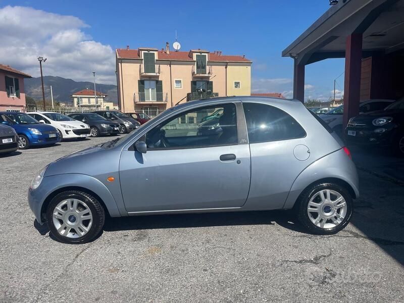 Blu Usata 2005 Ford Ka Collection Due volumi | 2200 € (Buon prezzo) - Immagine 1/4