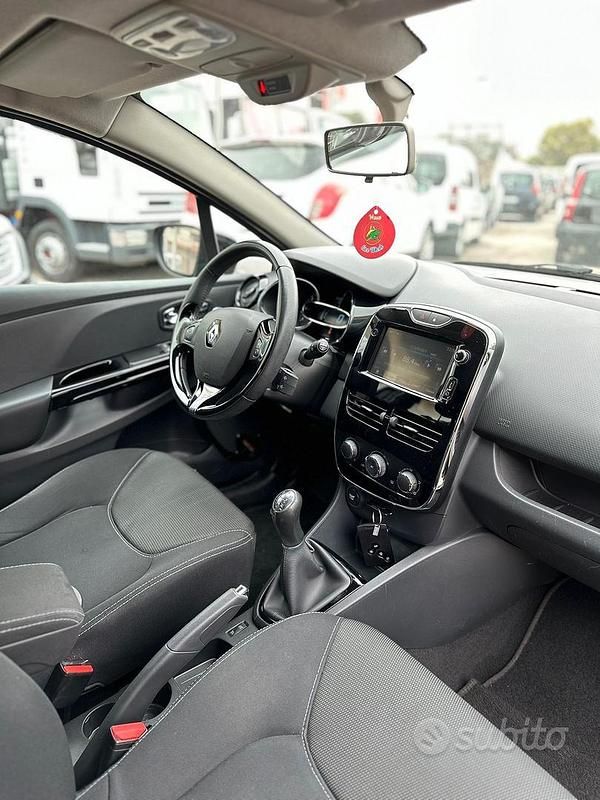 Second-hand Renault Clio IV 54 CP (39 kW) 2013 Negru Hatchback