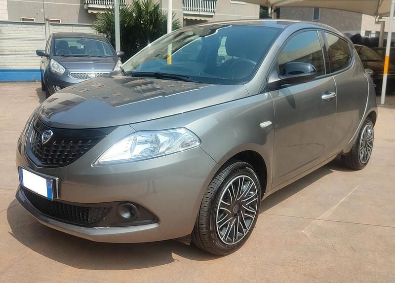 Usata Lancia Ypsilon S 69 CV (50 kW) 2024 Grigio Utilitaria