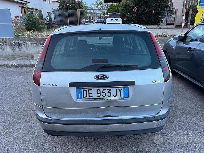 Usata Ford Focus 90 CV (66 kW) 2007 Grigio Station wagon