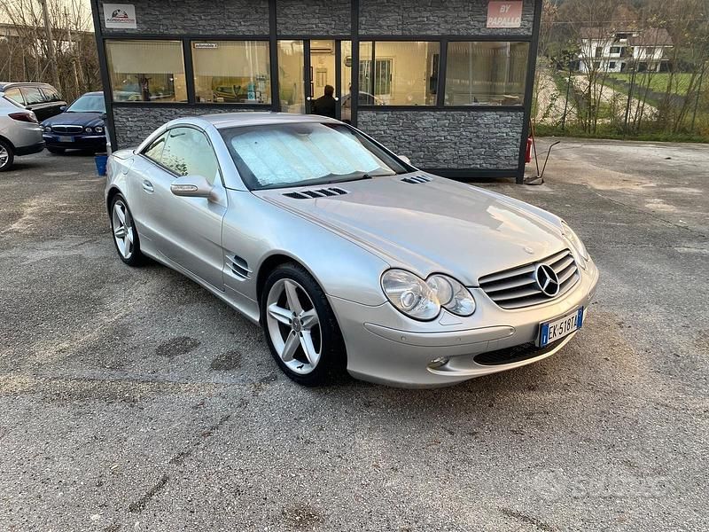Usata Mercedes SL500 306 CV (225 kW) 2002 Grigio Cabrio