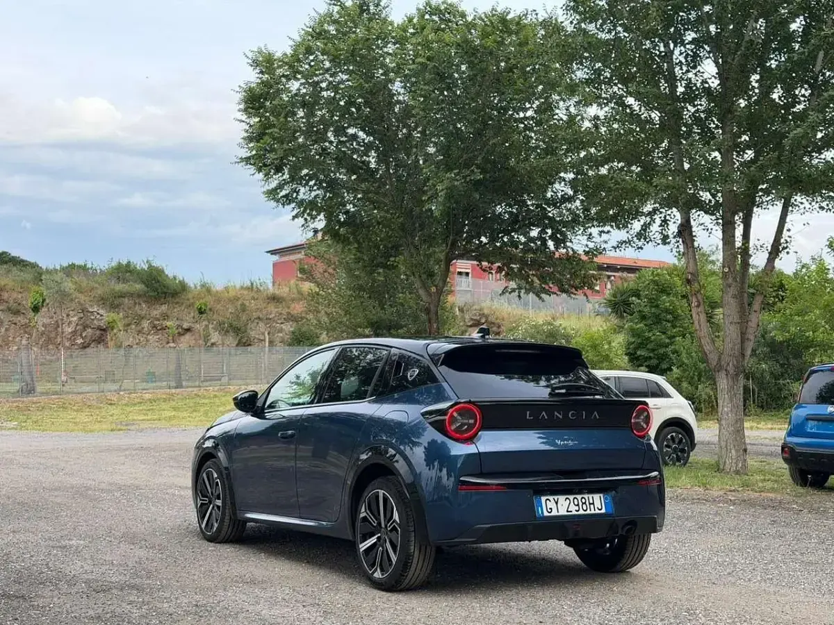 Usata Lancia Ypsilon 110 CV (80 kW) 2025 Blu/azzurro Utilitaria
