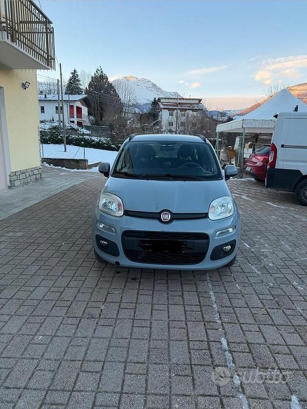 Grigio Usata 2017 Fiat Panda Lounge Due volumi | 8900 € (Buon prezzo) - Immagine 1/4