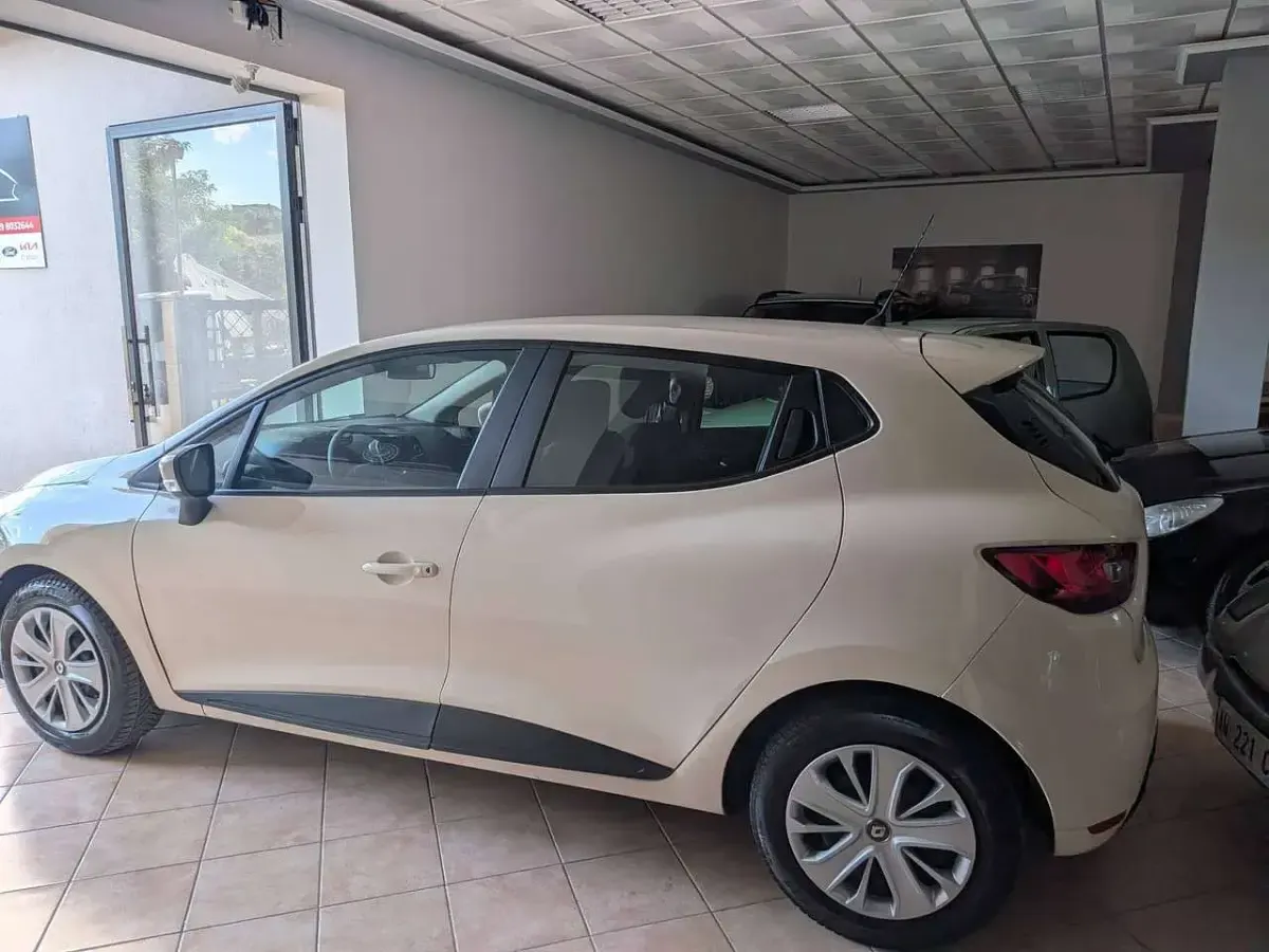 Usata Renault Clio IV 75 CV (55 kW) 2018 Beige Berlina
