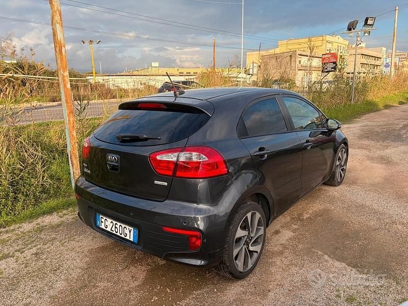 Usata Kia Rio 90 CV (66 kW) 2017 Grigio Berlina