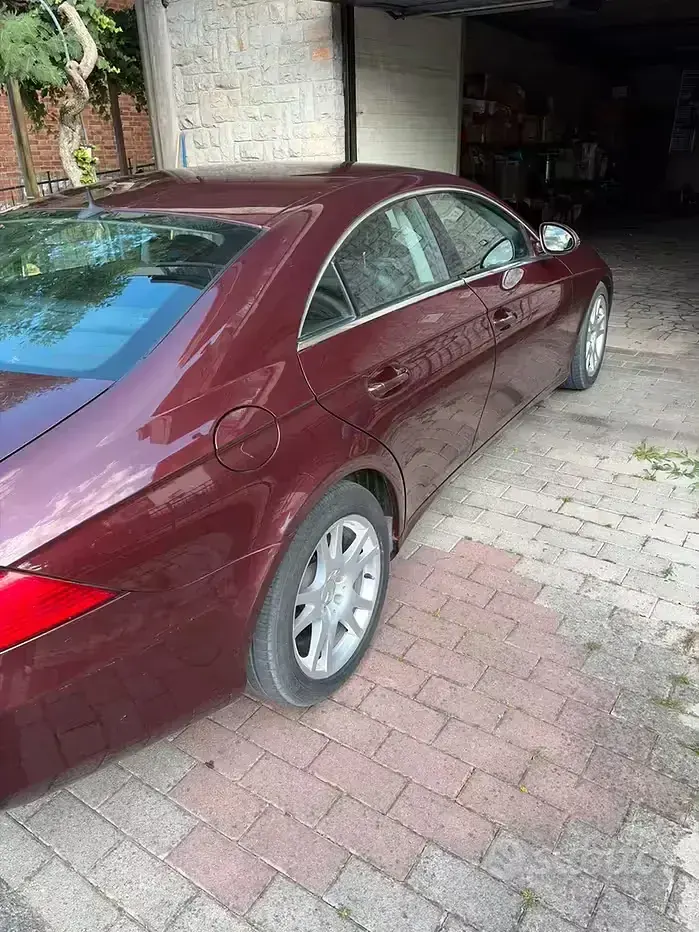 Usata Mercedes CLS320 224 CV (164 kW) 2006 Viola Coupé