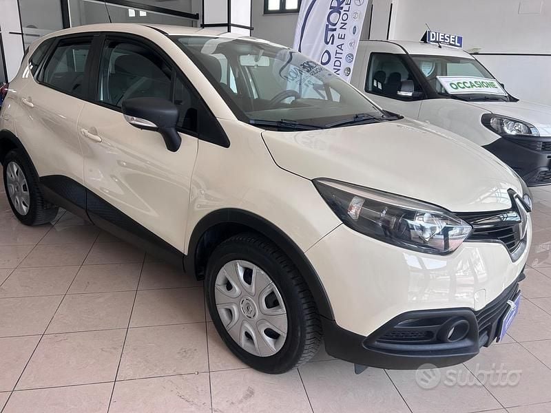 Usata Renault Captur Iconic 90 CV (66 kW) 2016 Beige SUV