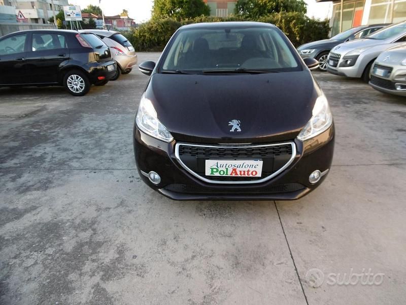 Usata Peugeot 208 Active 68 CV (50 kW) 2013 Bordeaux(met.) Utilitaria
